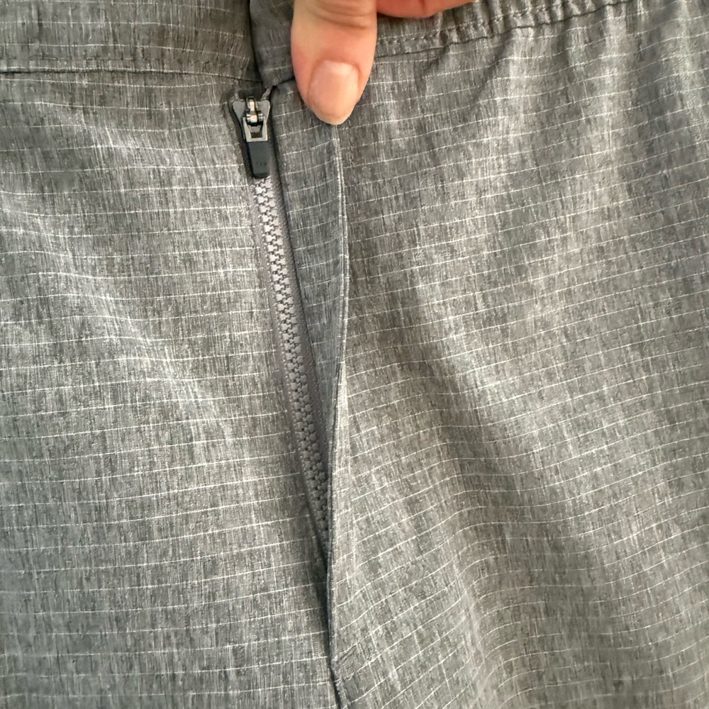 Men's Oakley Adventure Chino Gray Shorts, 34 Waist, NWT - Picture 6 of 12